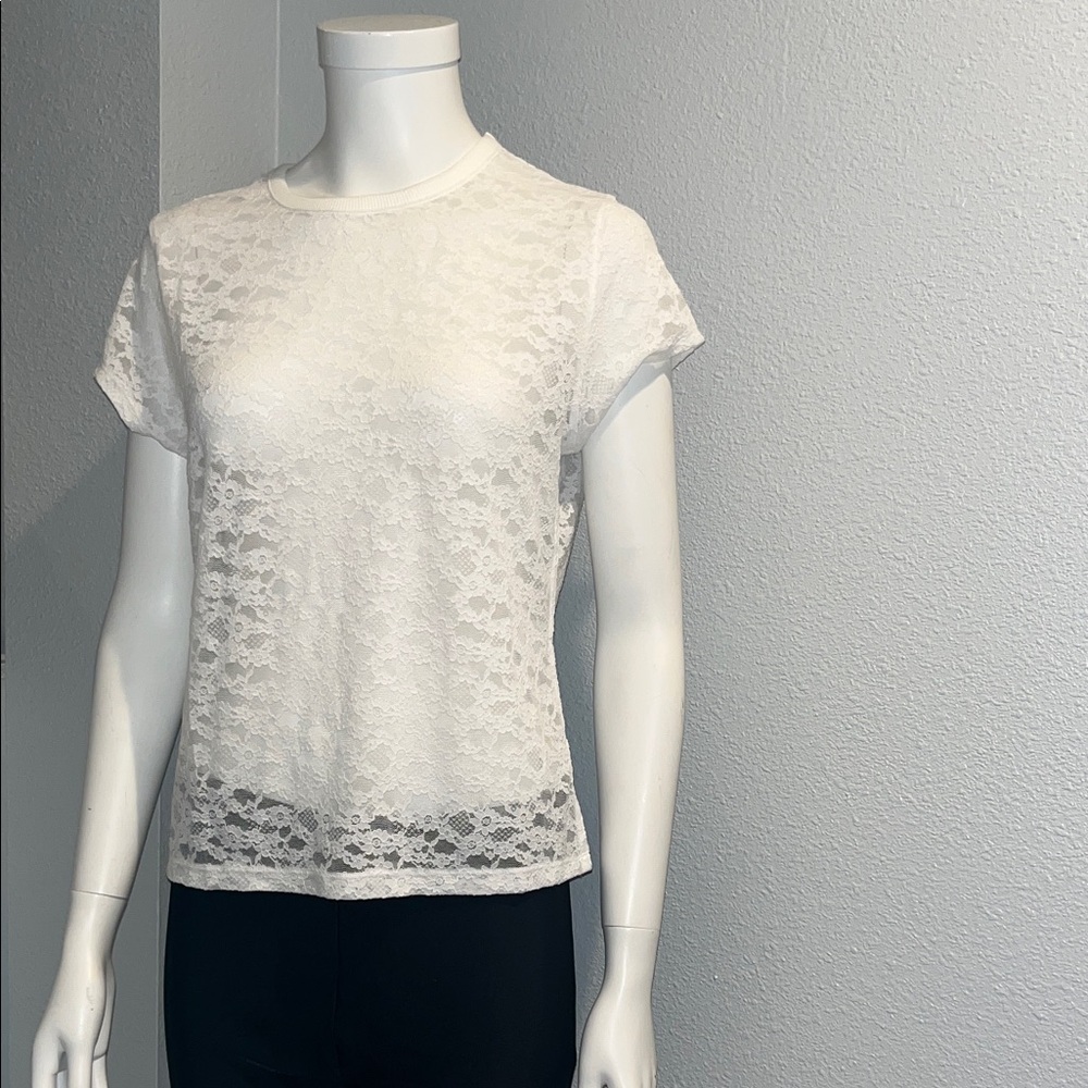 Elegant White Lace Top made by AERIE size M great layering